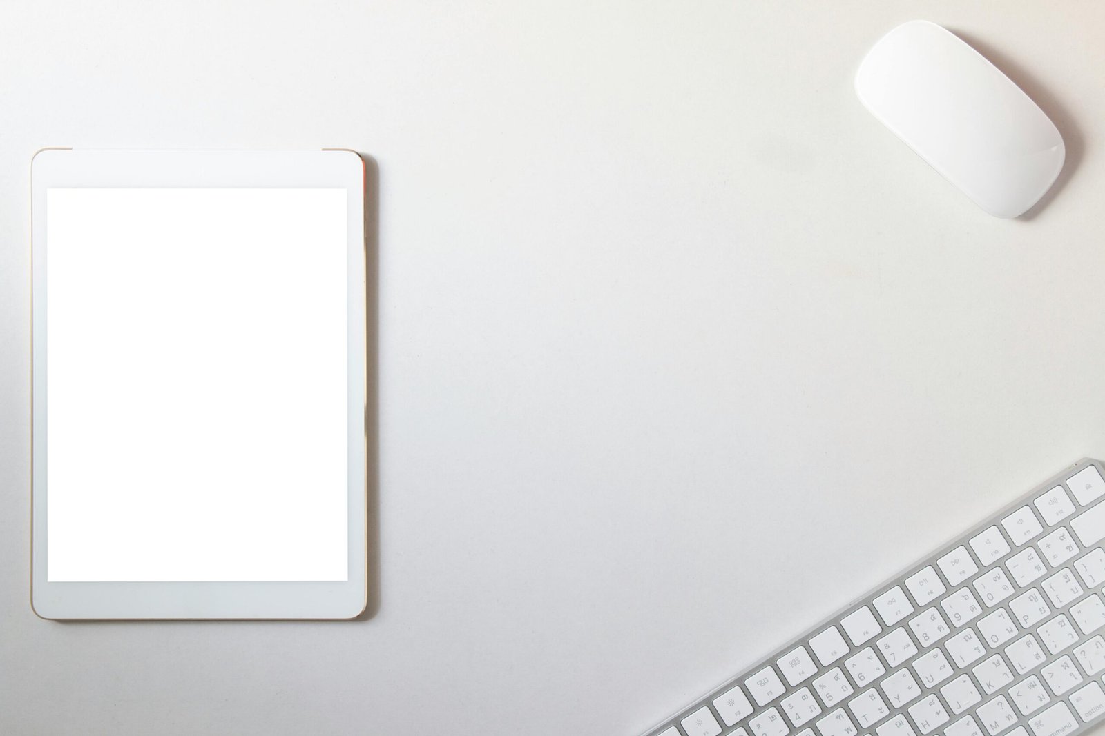 Comparison image showing a cluttered default interface versus a clean, customized smart clock setup