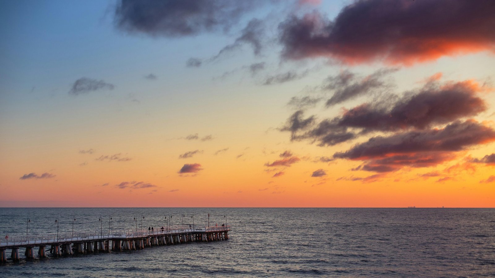 Illustration showing chaotic morning scenes being fixed by smart clock notifications.