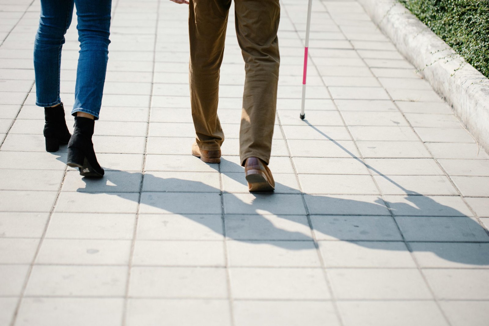 Step-by-step photo guide showing smart clock paired with a smartwatch