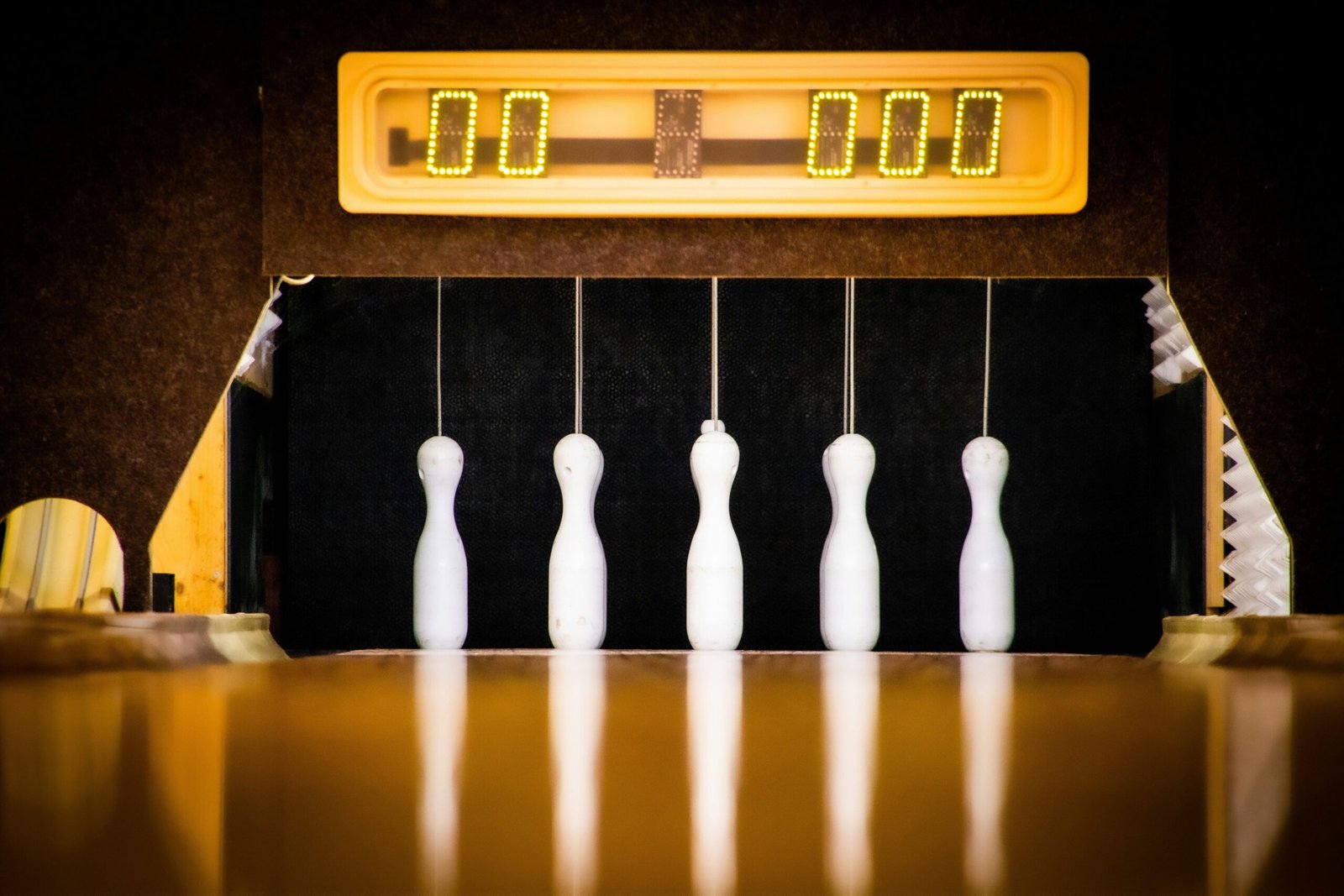 Infographic showing how smart clocks collect and analyze health data