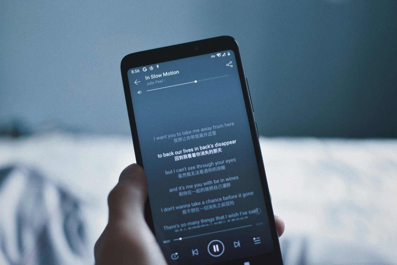 Screenshot showing user testimonial about improved sleep thanks to smart clock analytics