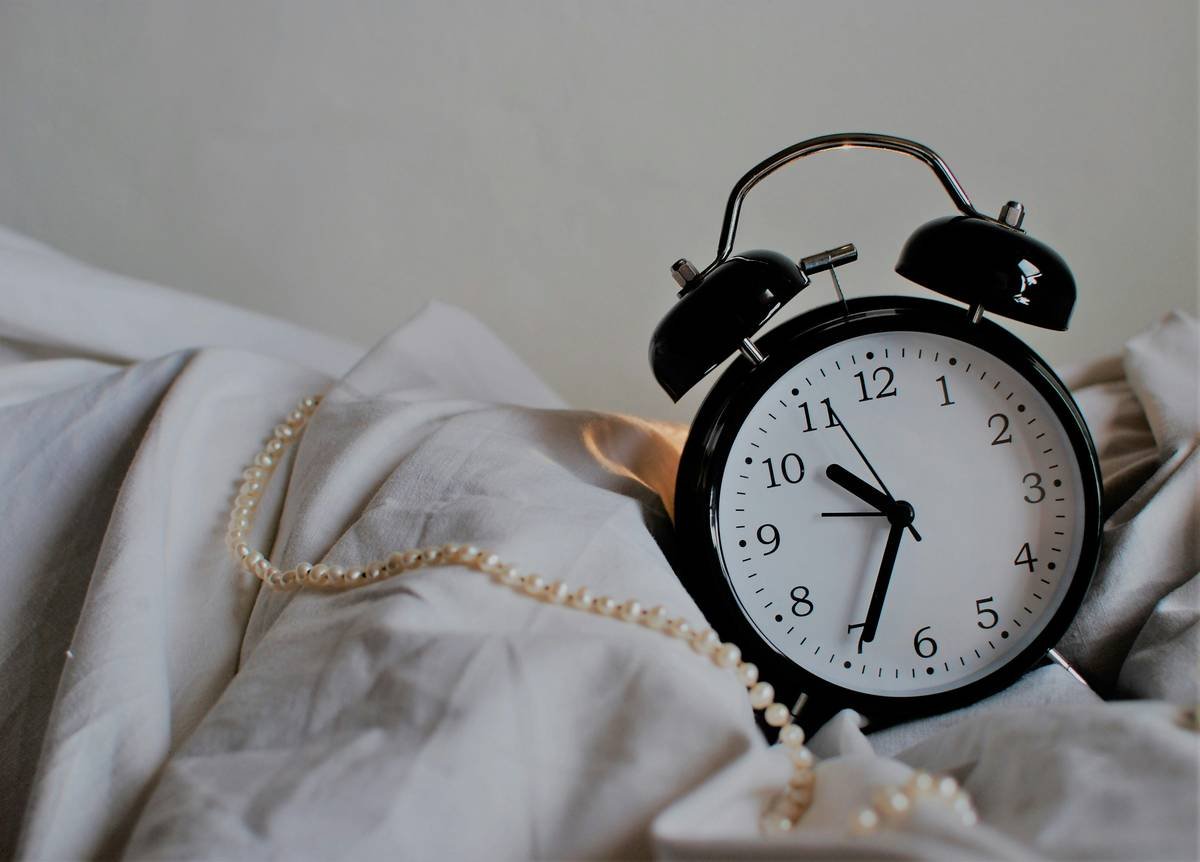 How a Sleep Quality Tracking Clock Can Revolutionize Your Rest