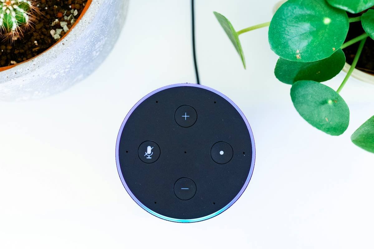 How to Use Voice Assistant with Clock: Master Smart Home Technology