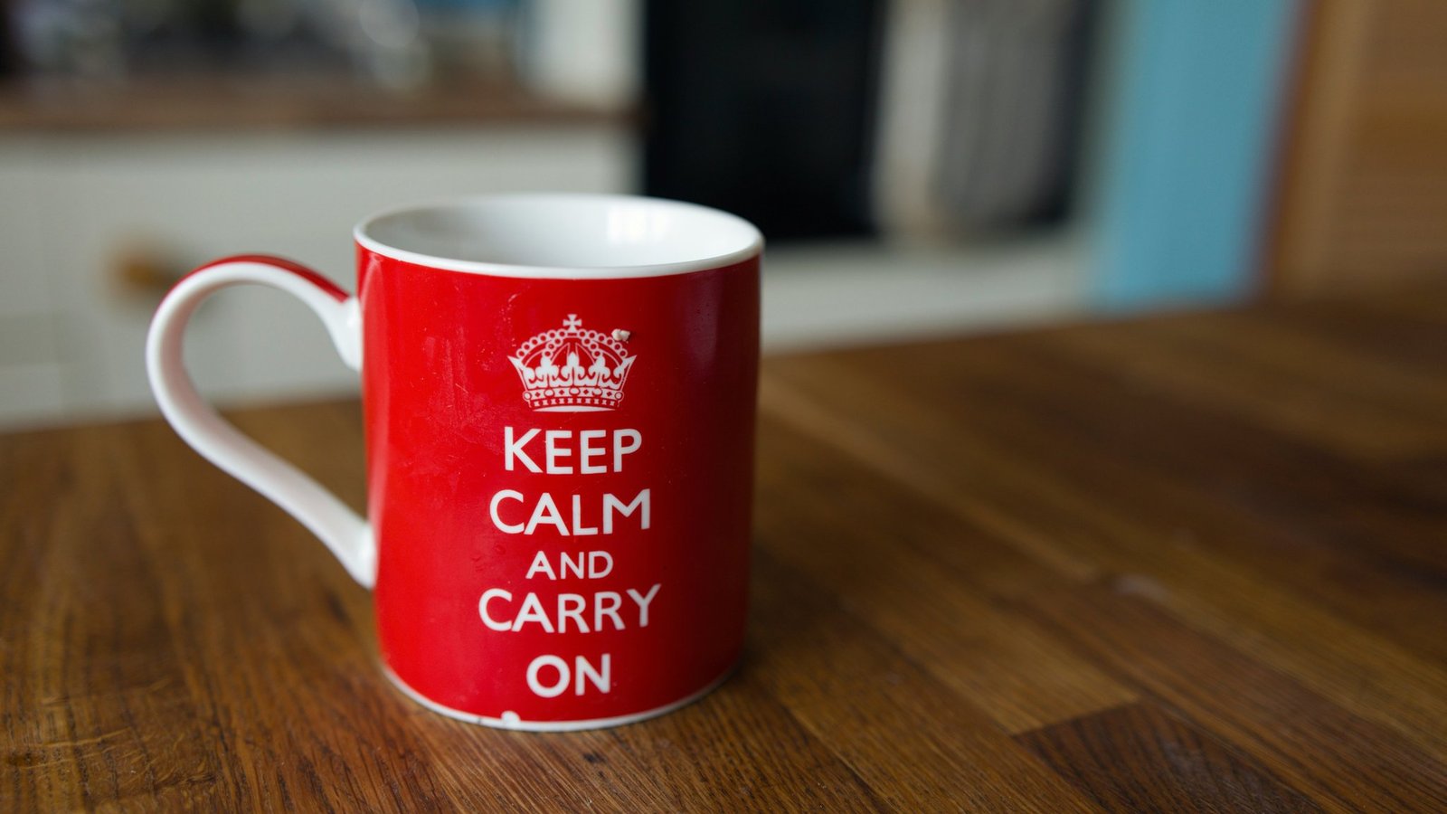 Screenshot showing microphone sensitivity adjustment options in a smart clock app