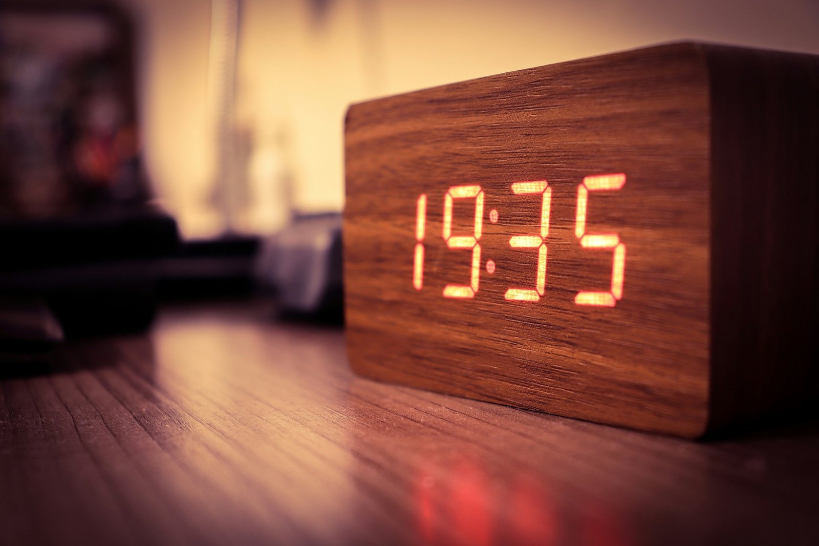 Voice Commands for Clocks: Revolutionize Your Morning Routine with Smart Clock Technology