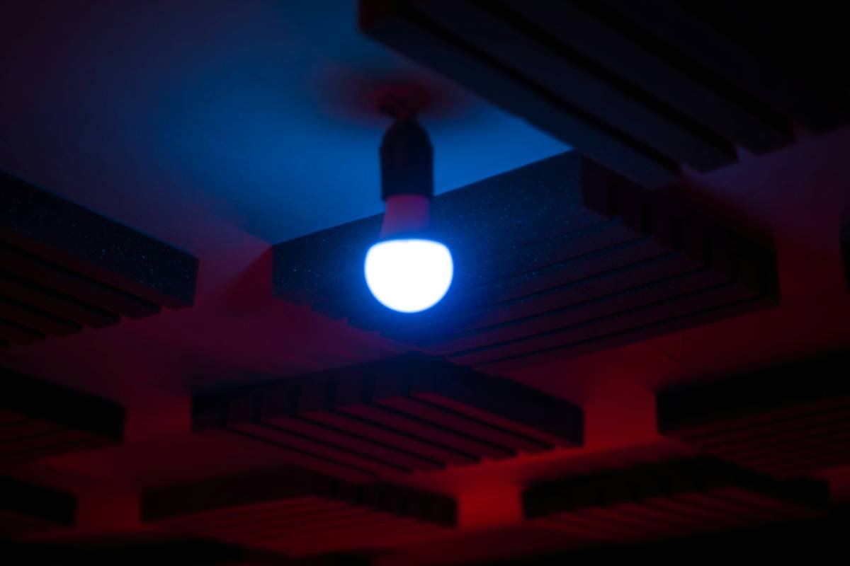 Infographic showing the benefits of smart clocks and screen savers